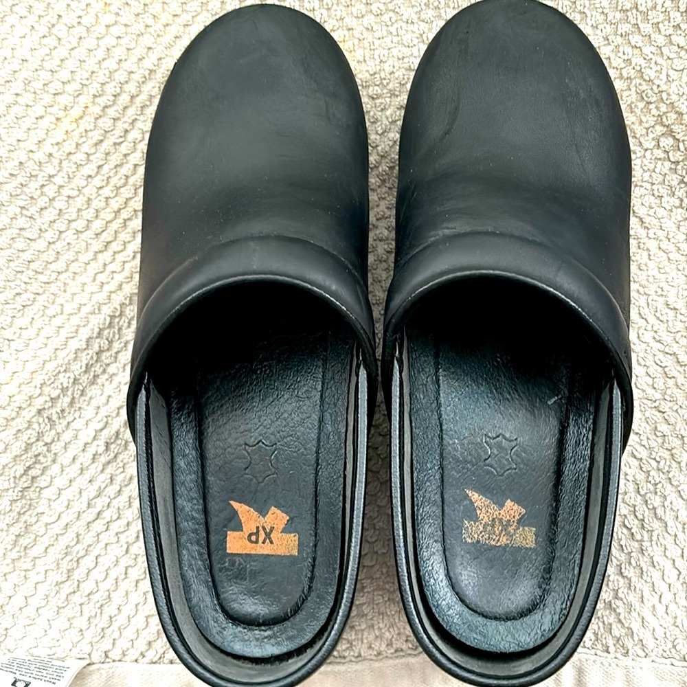 Dansko size 8 slip resistant shoe